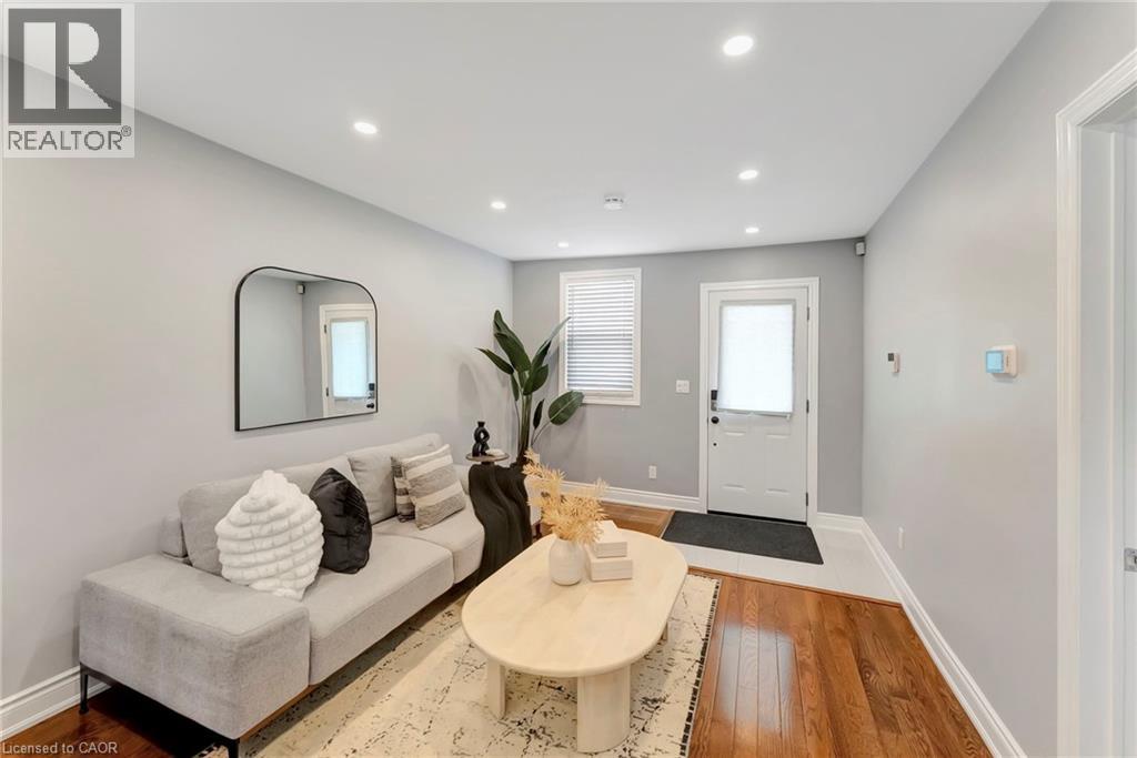 746 Roxborough Ave, Hamilton, ON L8H 1S8