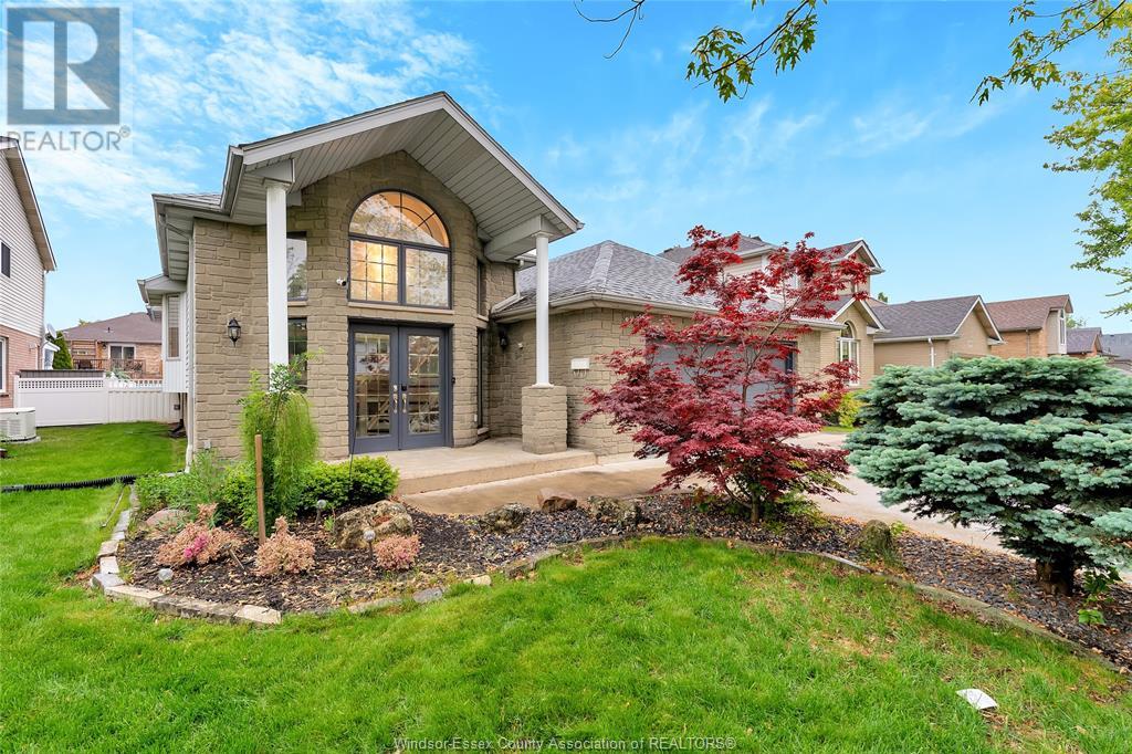 10884 Brentwood Cres, Windsor, ON N8R 2H8