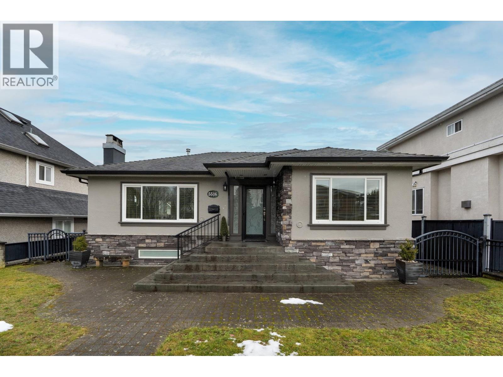 5516 Clarendon St, Vancouver, BC V5R 3J9