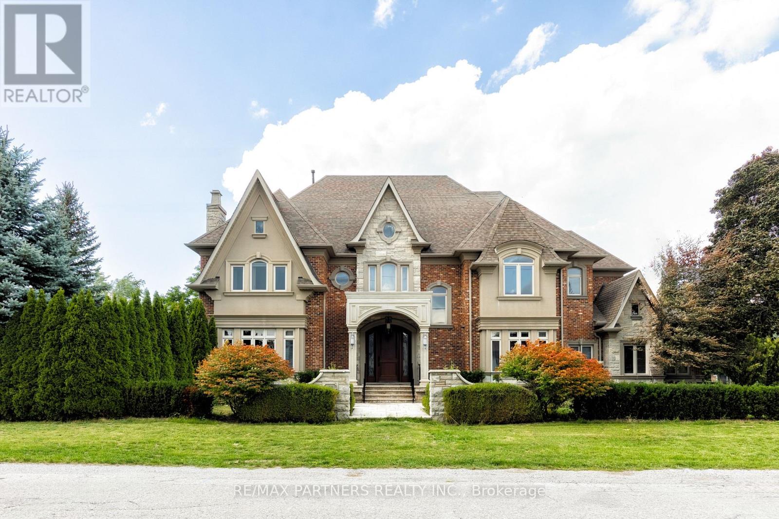 68 Maple Grove Ave, Richmond Hill, ON L4E 2X2