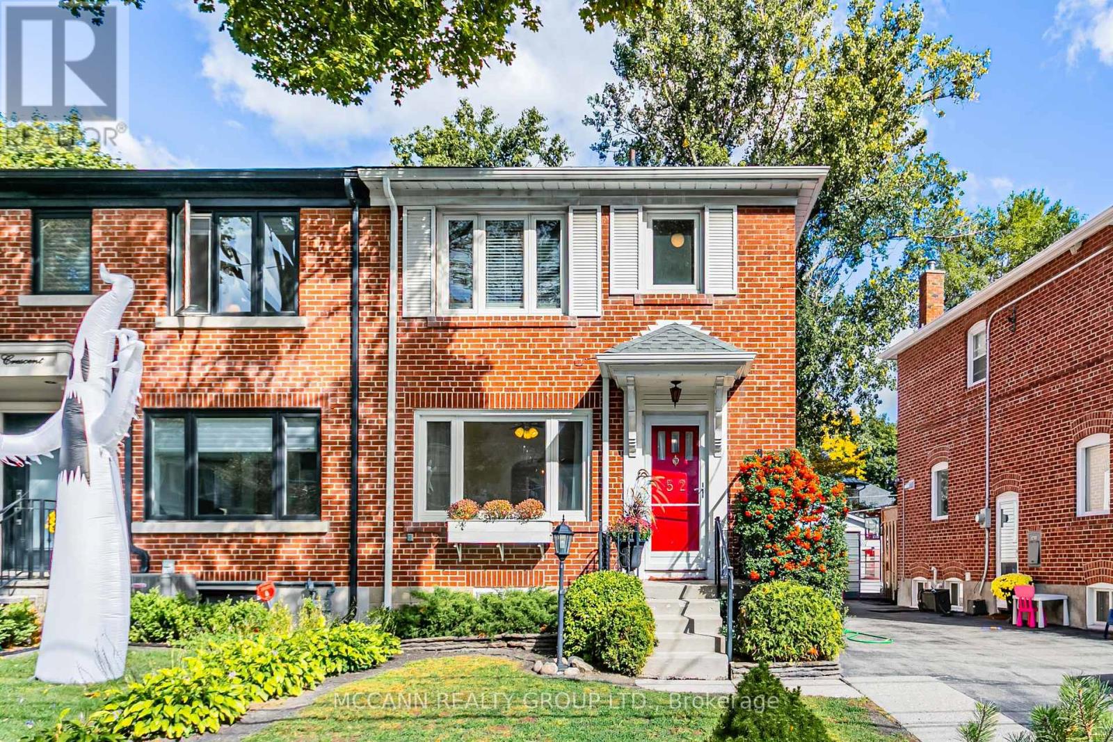 52 Thursfield Cres, Toronto, ON M4G 2N5