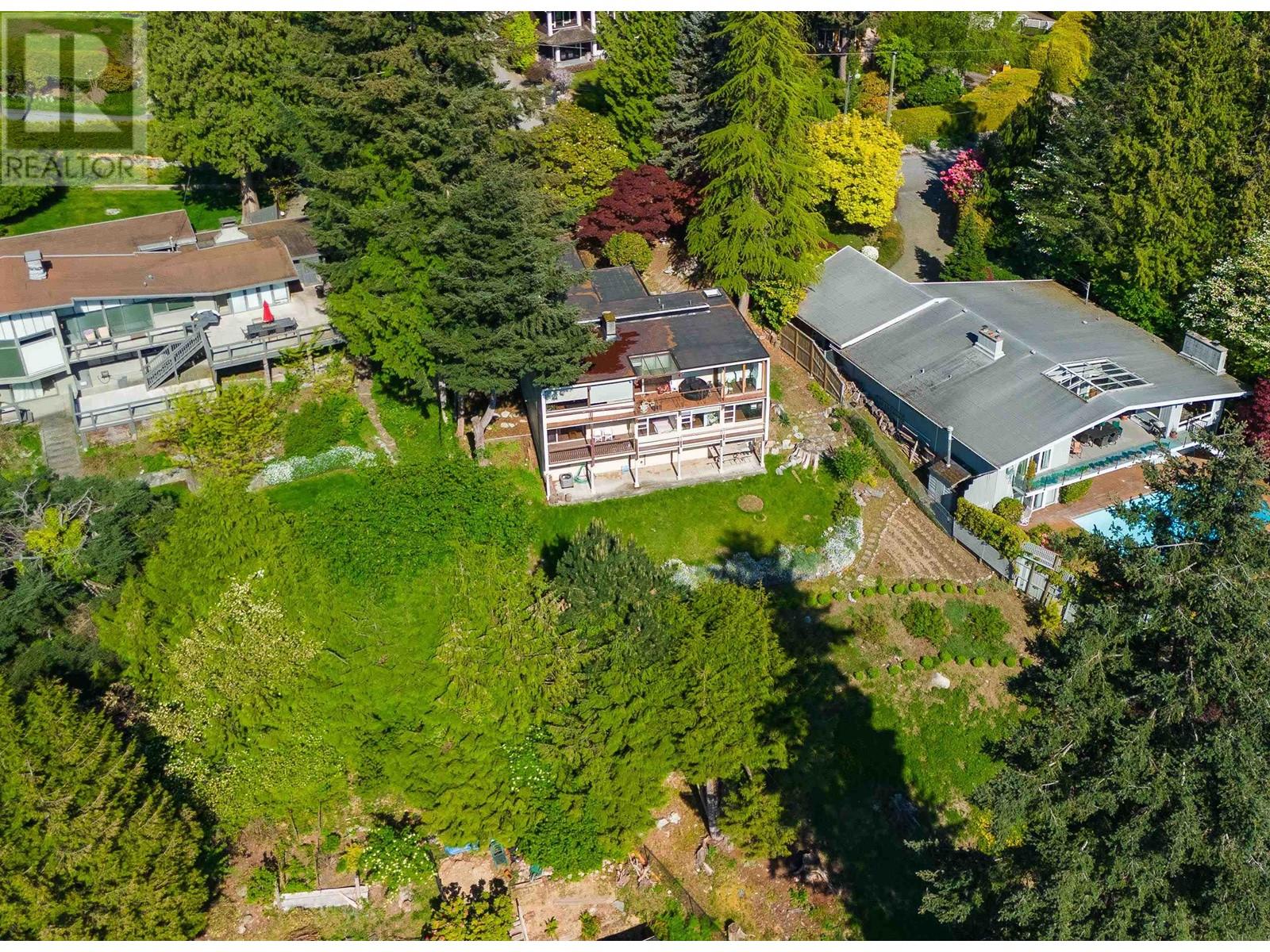 2664 Rosebery Ave, West Vancouver, BC V7V 3A2