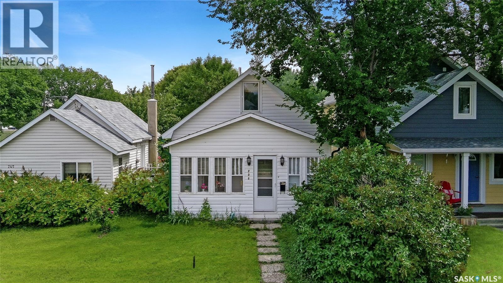 239 8 Avenue Northeast, Swift Current, SK S9H 2P5