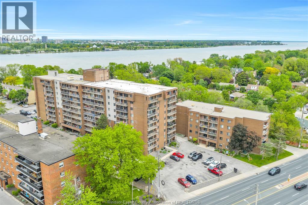 3950 Wyandotte East Unit 402, Windsor, ON N8Y 1G5