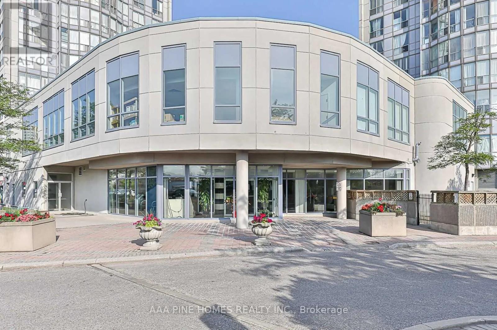 2550 Lawrence Ave E Apt - 1111 Ave, Toronto, ON M1P 4Z3