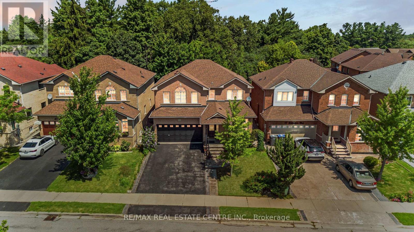 19 Hollowgrove Blvd, Brampton, ON L6P 1B1
