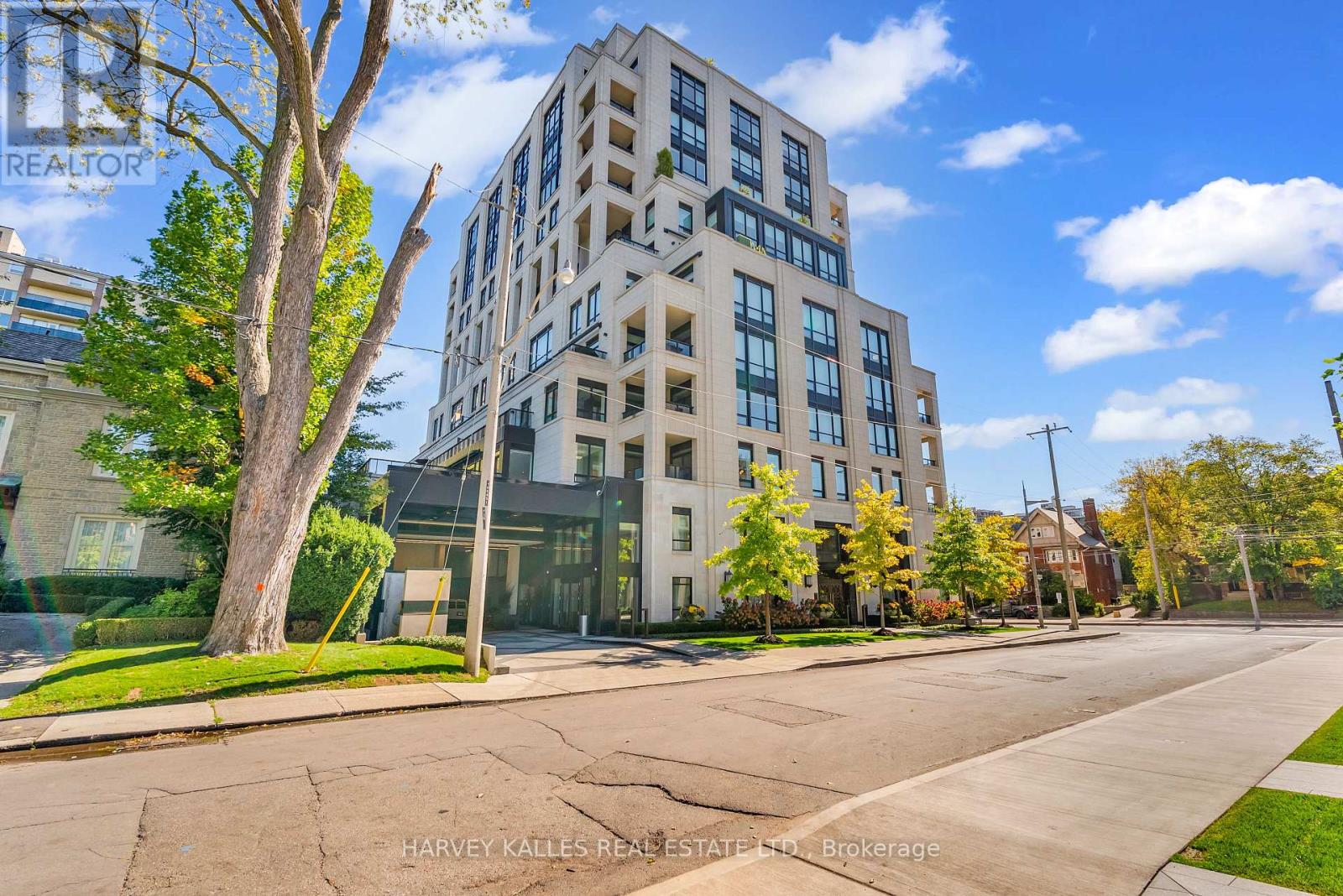 305 1 Forest Hill Rd, Toronto, ON M4V 1R1
