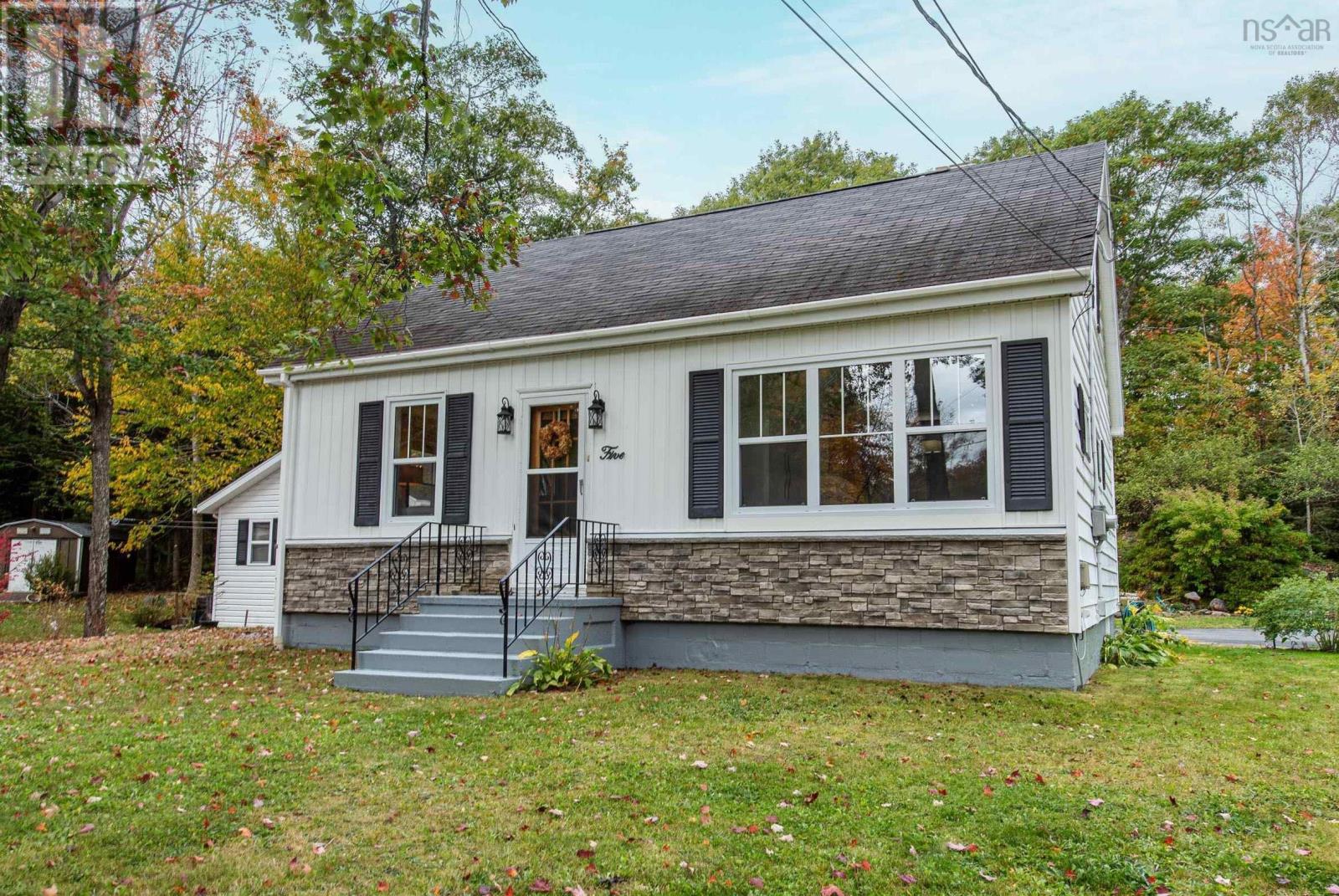 5 Dartmoor Cres, Bedford, NS B4A 2K4