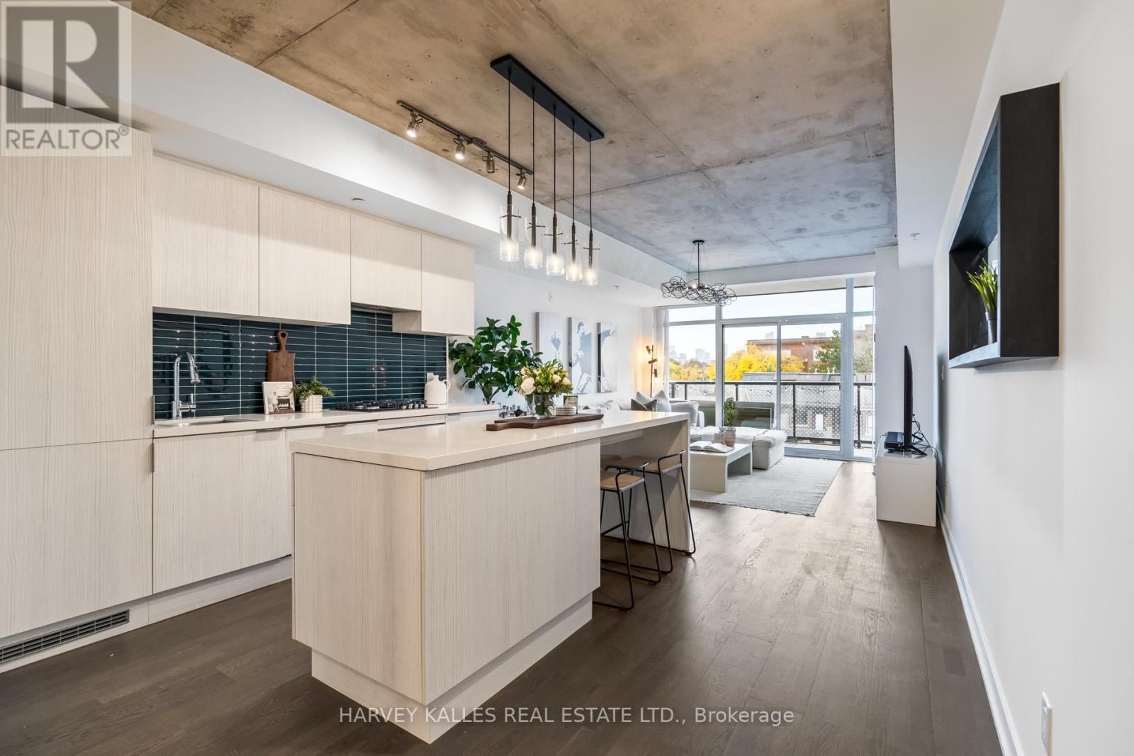318 109 Ossington Ave, Toronto, ON M6J 0G1