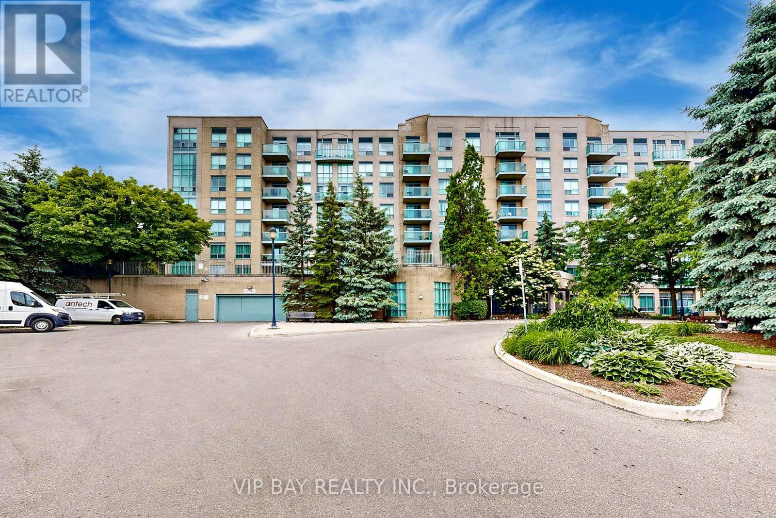 110 3 Ellesmere St, Richmond Hill, ON L4B 4N2