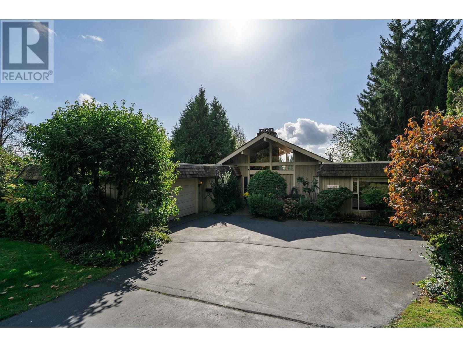 1192 Chartwell Cres, West Vancouver, BC V7S 2P8