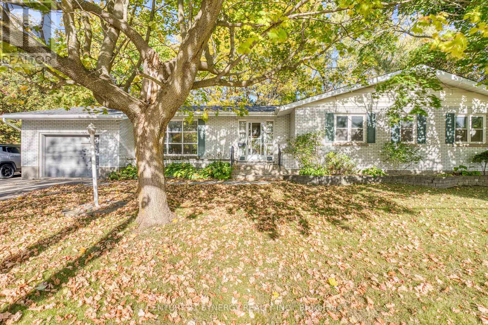 55 Drummond St W, Perth, ON K7H 2J9