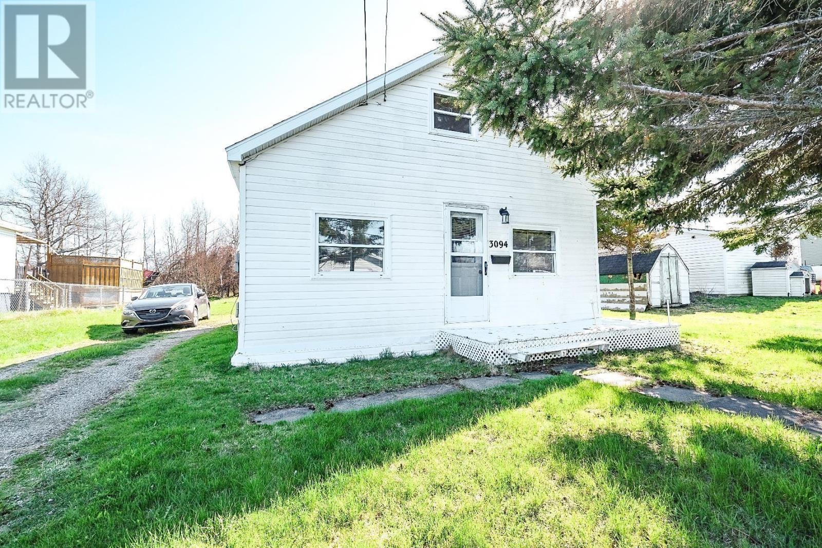 3094 East Ave, New Waterford, NS B1H 1S1