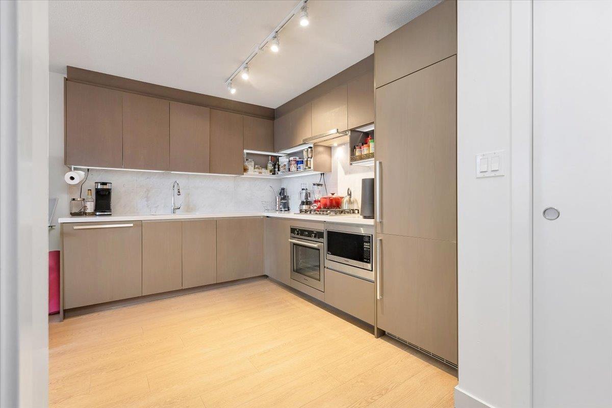 13696 100 Avenue Unit 1015, Surrey, BC V3T 0L5