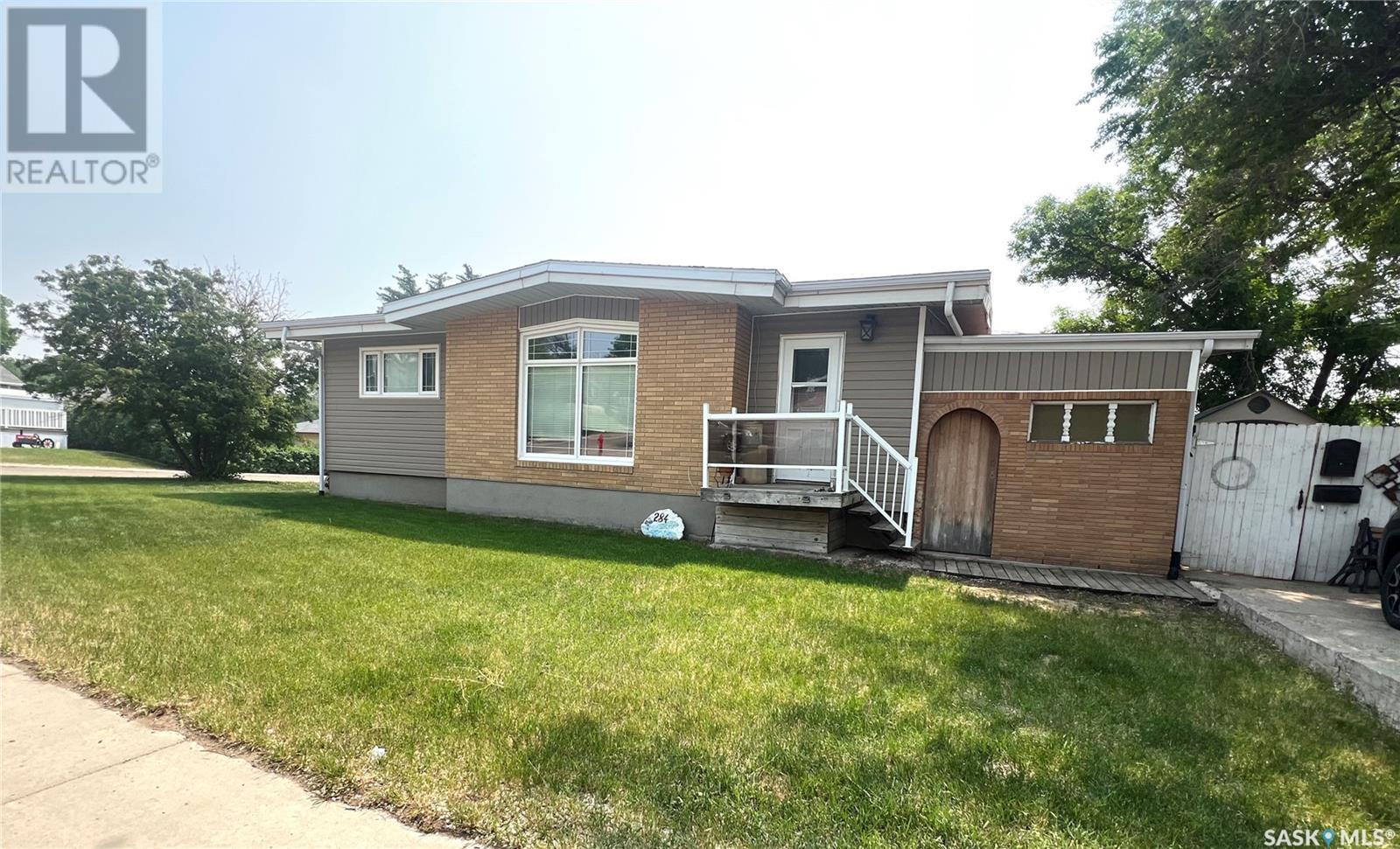 284 10 Avenue Northwest, Swift Current, SK S9H 1P1