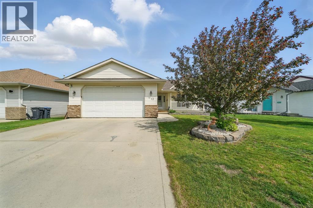 13 Fern Glade Cres, Sylvan Lake, AB T4S 1Z5