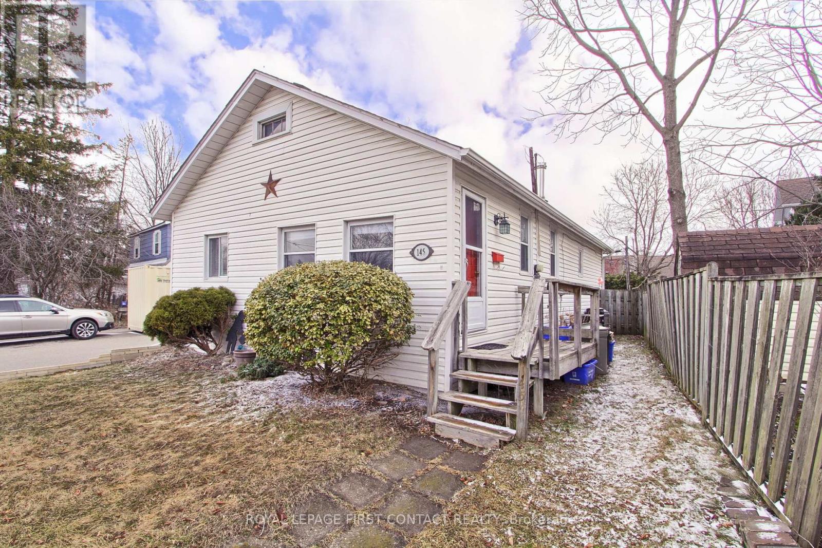 145 Wesley St, Newmarket, ON L3Y 3N9