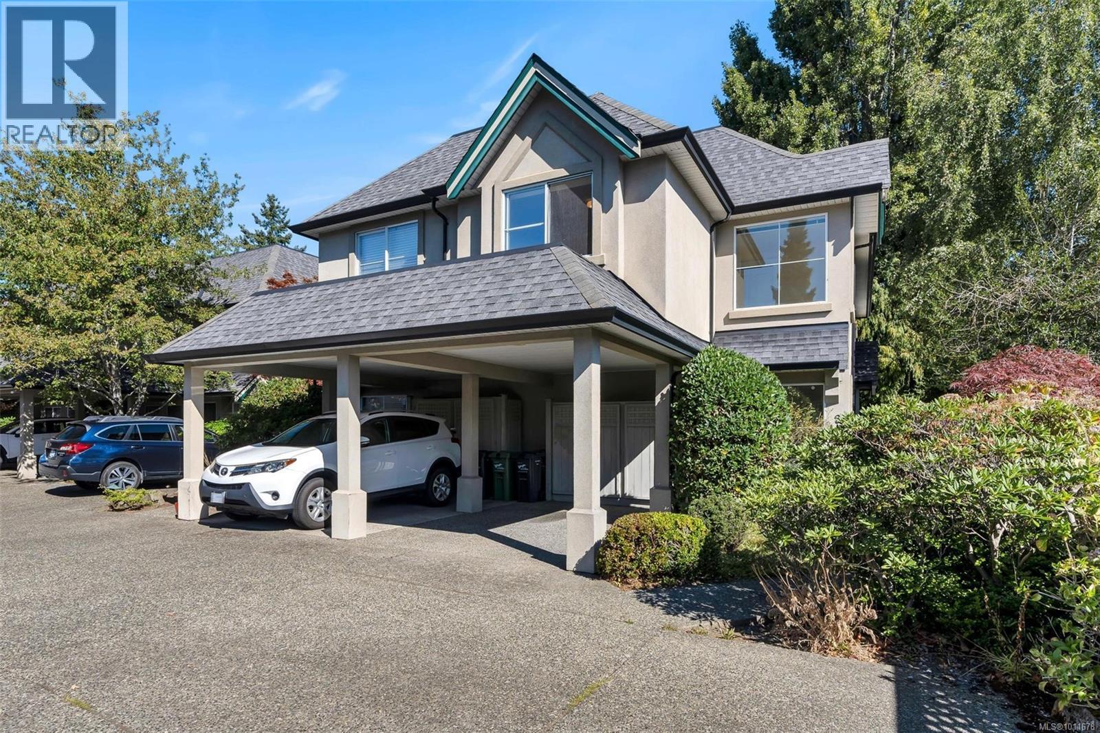 2633 Shelbourne St Unit 8 St, Victoria, BC V8R 4M1