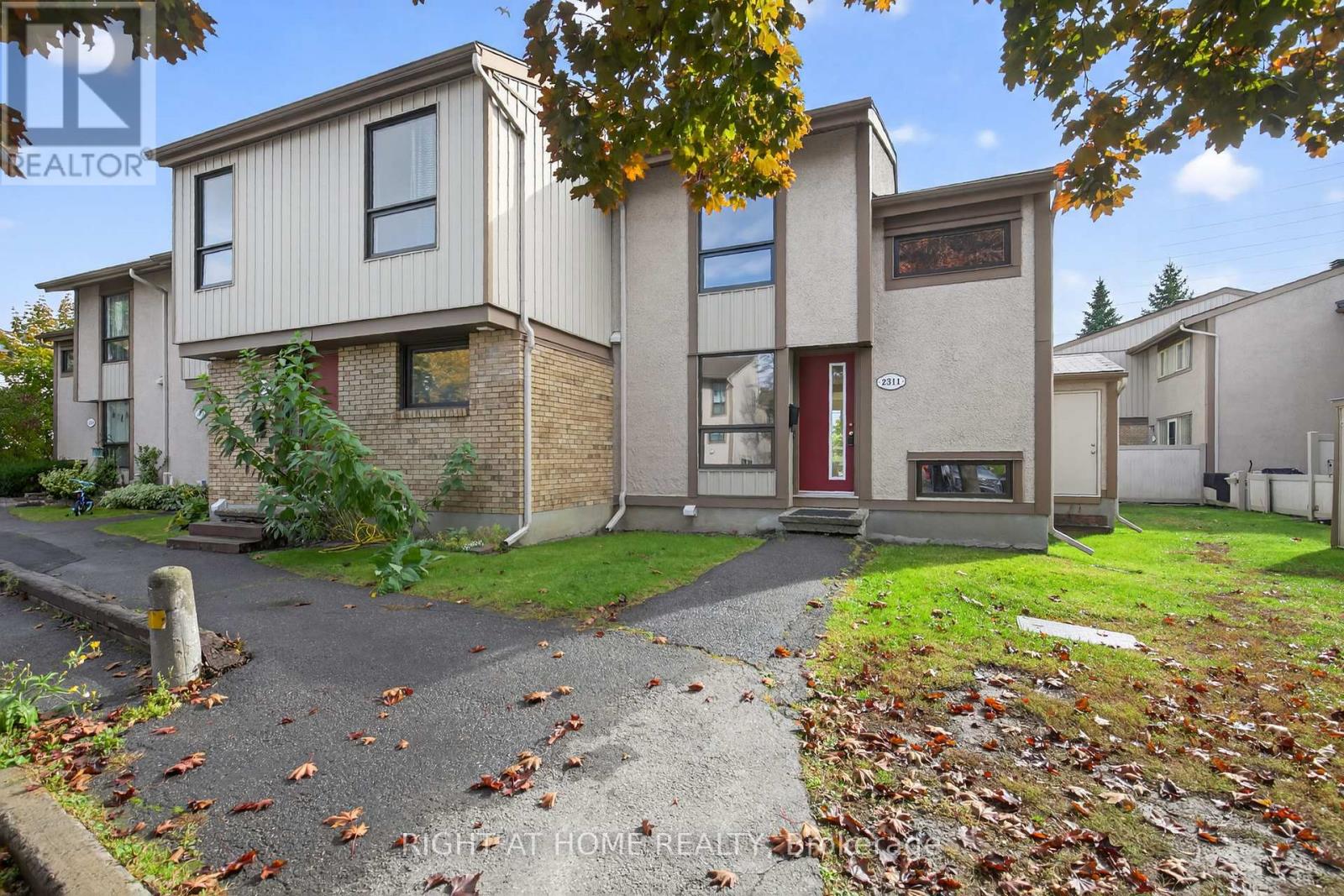 2311 Stonehenge Cres, Ottawa, ON K1B 4N7