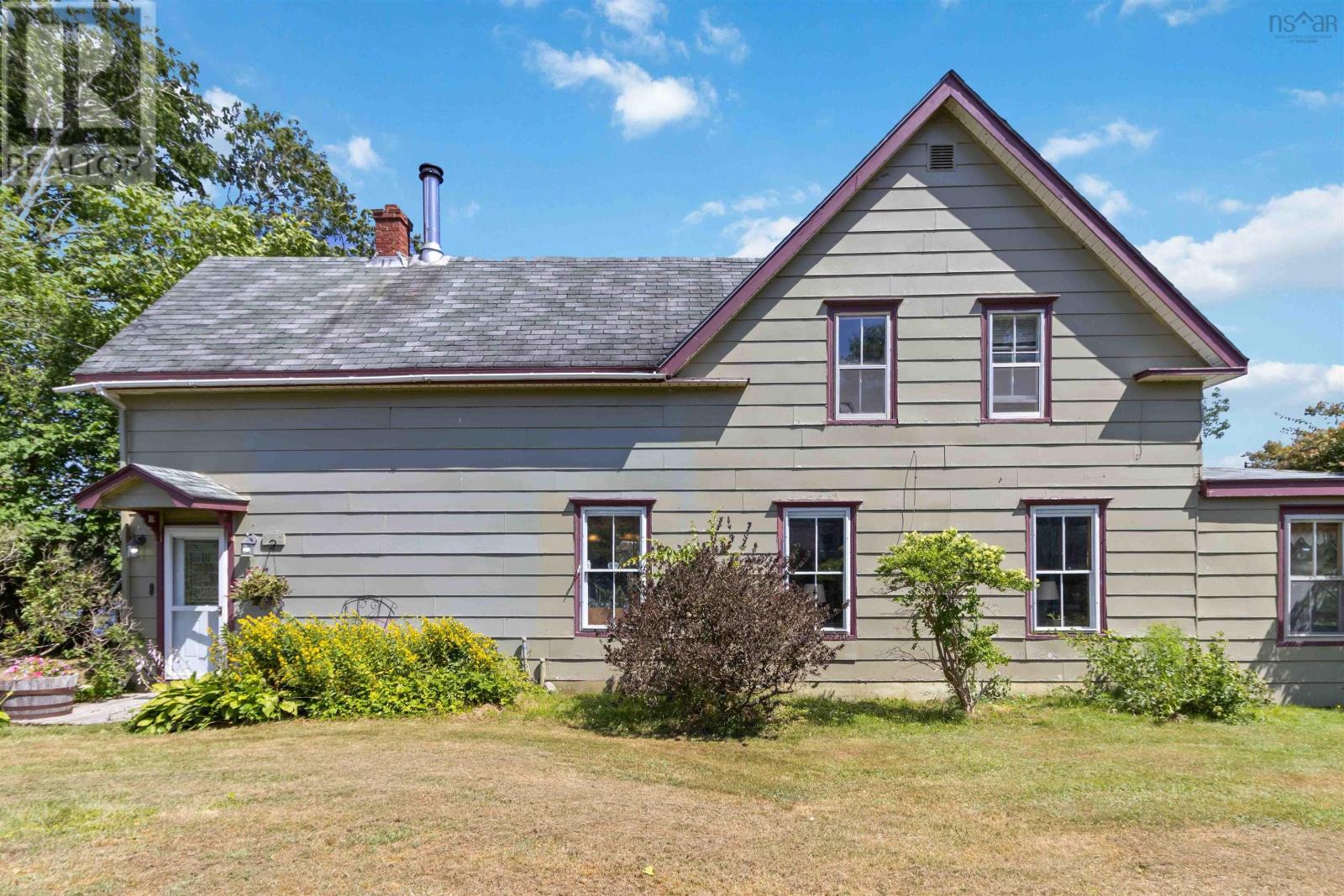 22 Hogg Ln, Sheet Harbour, NS B0J 3B0
