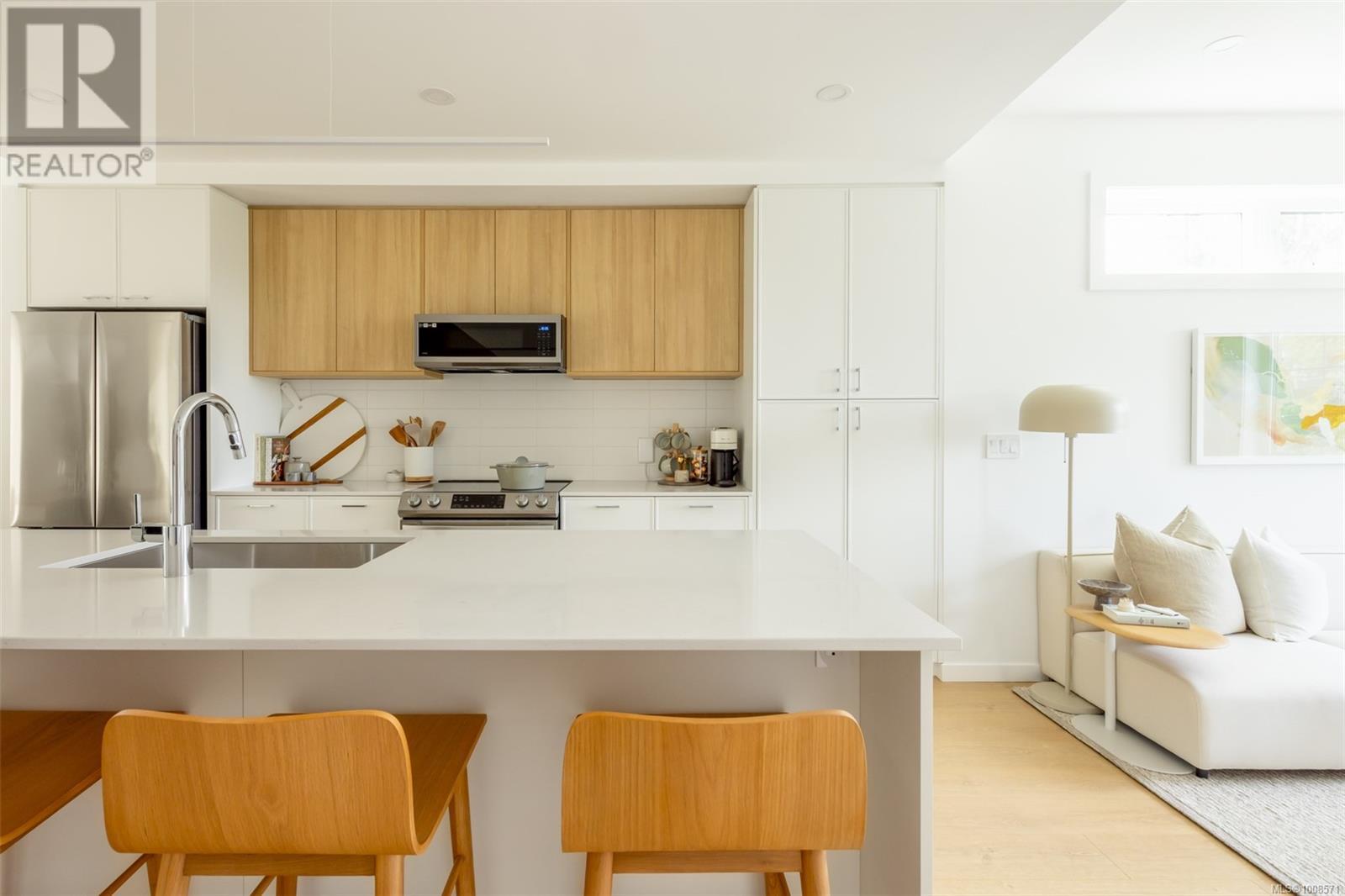 3450 Whittier Avenue, Saanich, BC V8Z 3R2