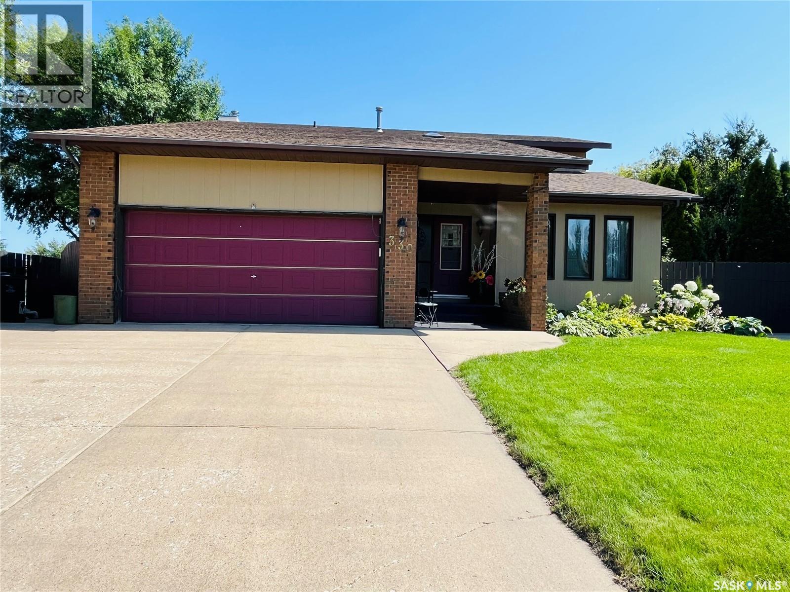 330 Cowie Cres, Swift Current, SK S9H 4V3
