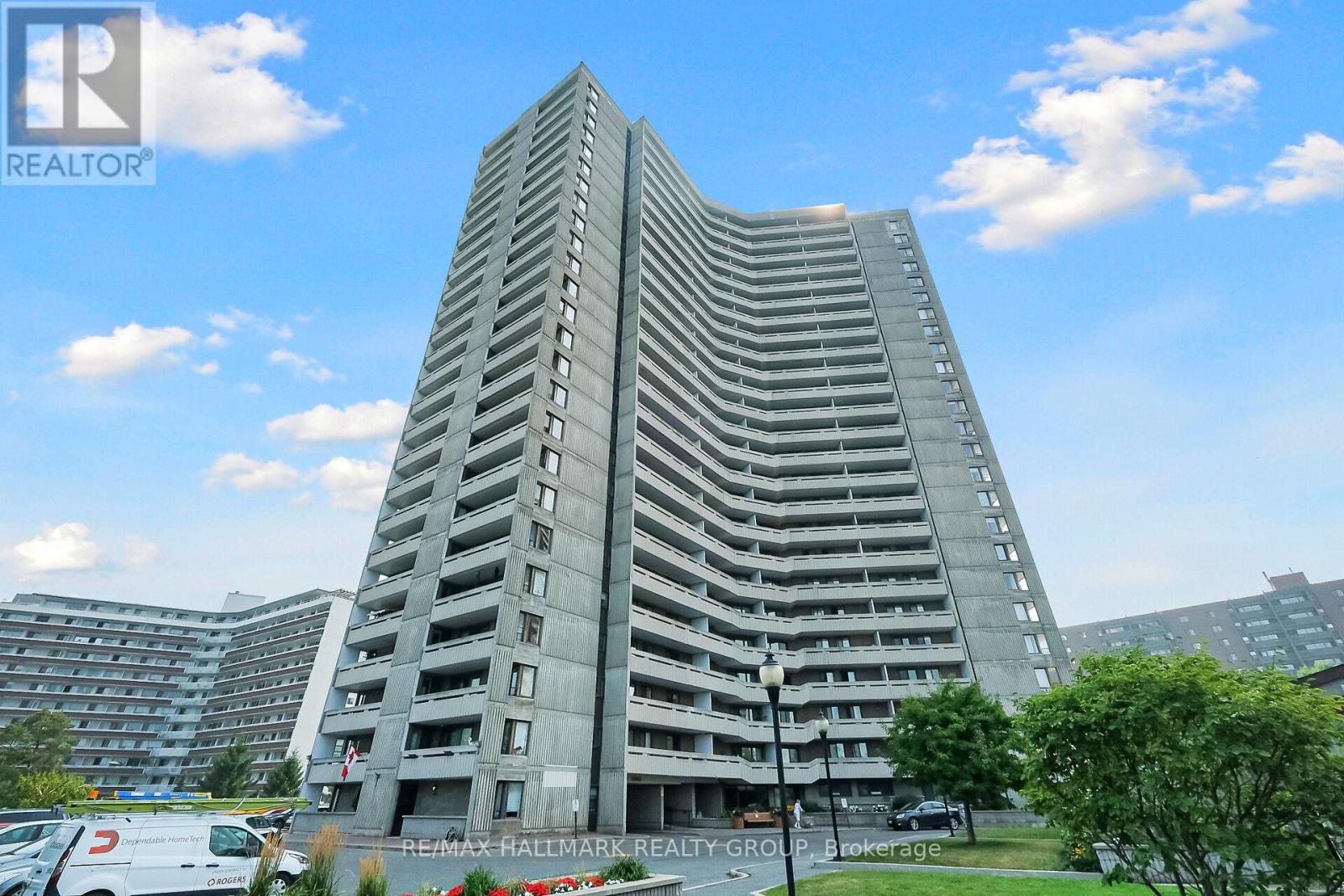 602 1081 Ambleside Dr, Ottawa, ON K2B 8C8