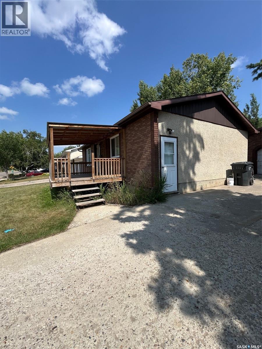 1822 110 Street, North Battleford, SK S9A 2Z7