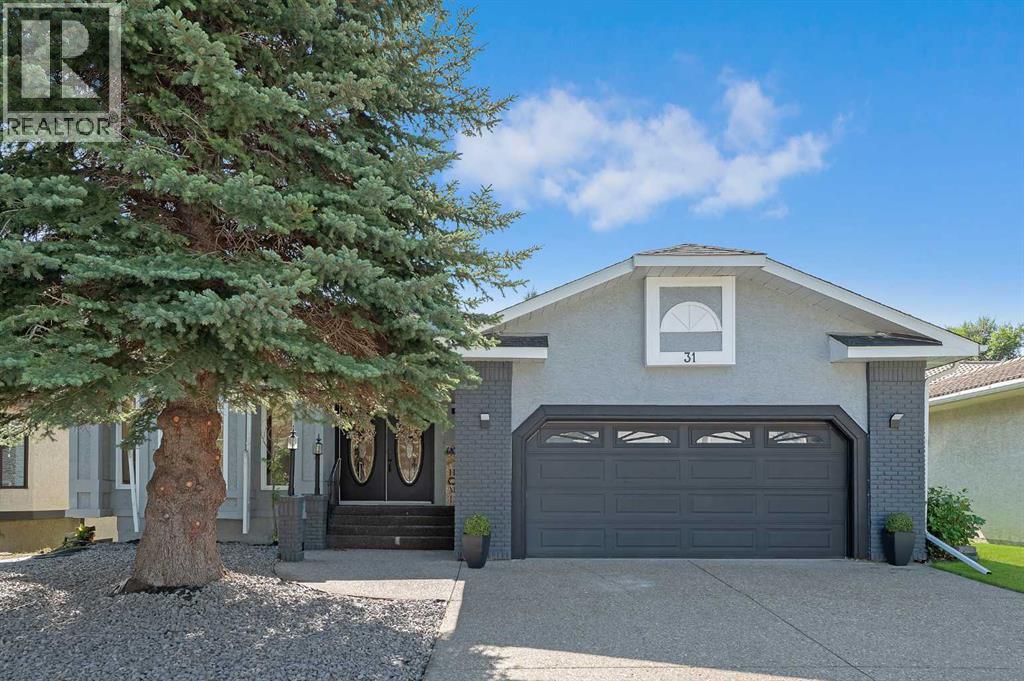 31 Scenic Park Cres NW, Calgary, AB T3L 1R7