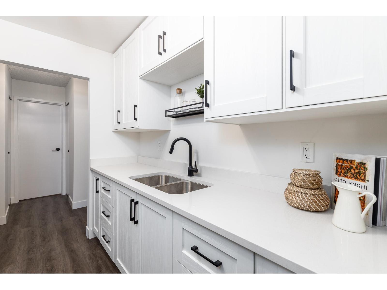 5700 200 Street Unit 202, Langley, BC V3A 7S6