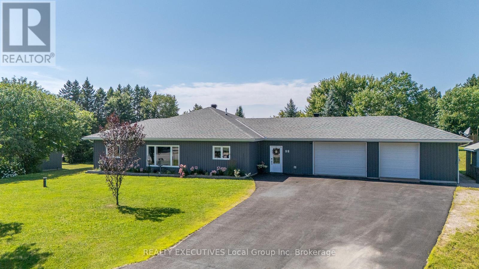 98 Memorial Park Dr E, Powassan, ON P0H 1Z0