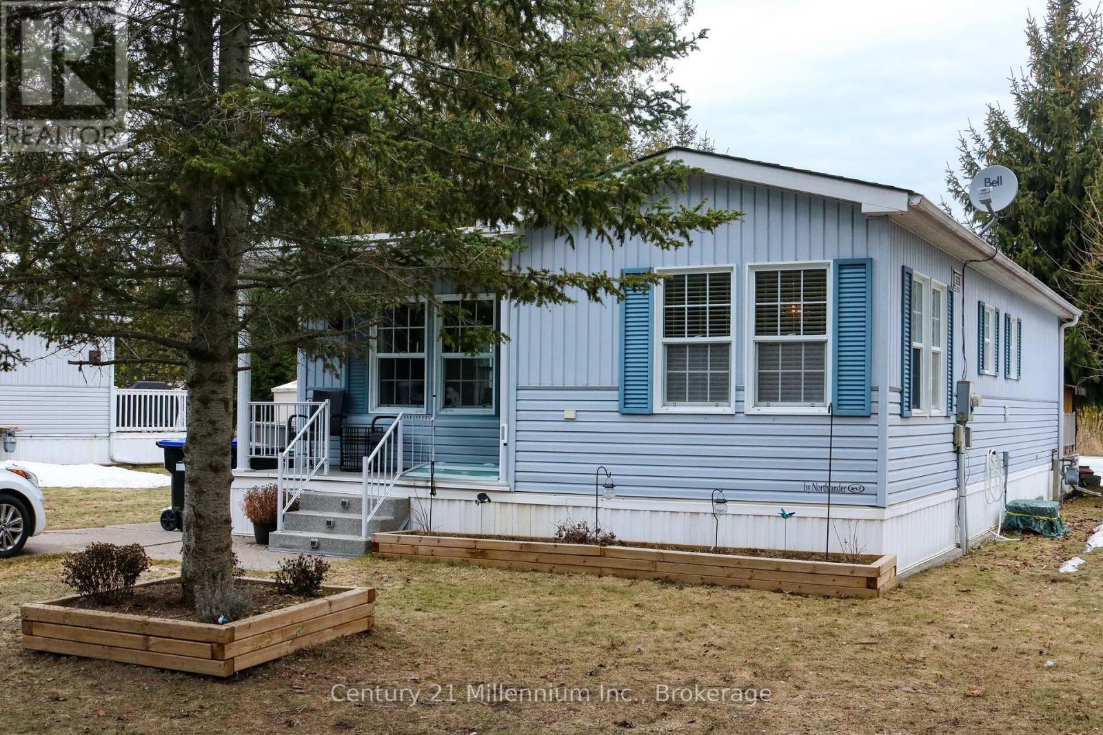 3 St James Pl, Wasaga Beach, ON L9Z 3A8