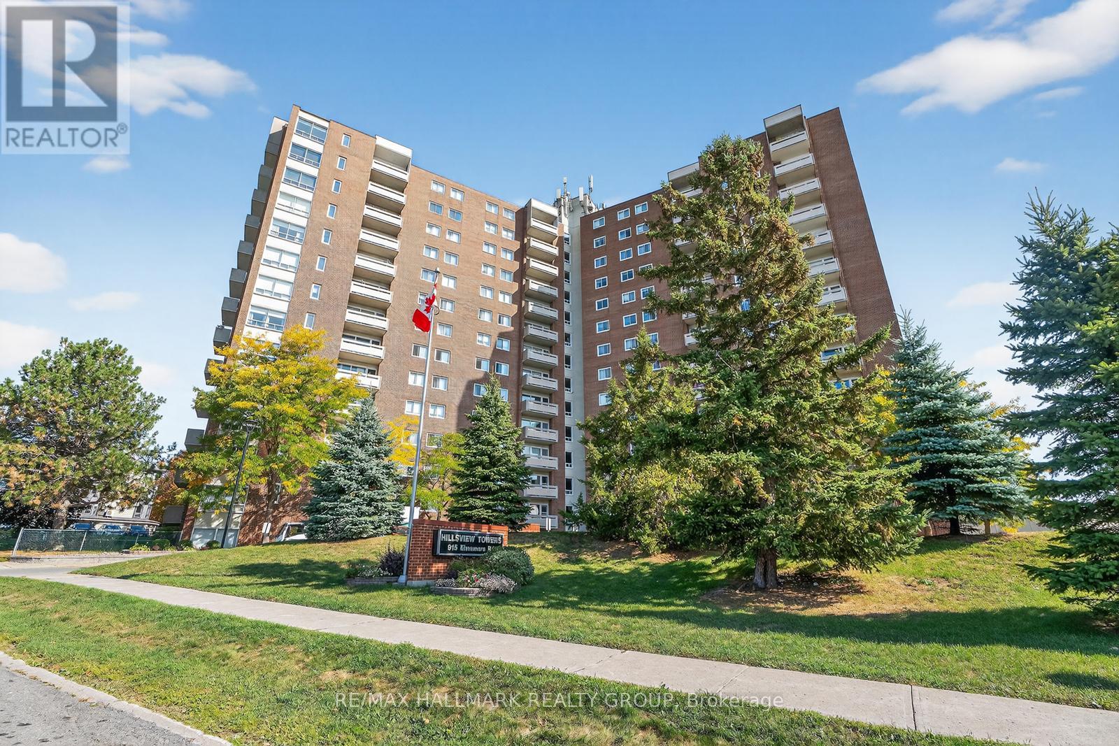 304 915 Elmsmere Rd, Ottawa, ON K1J 8H8