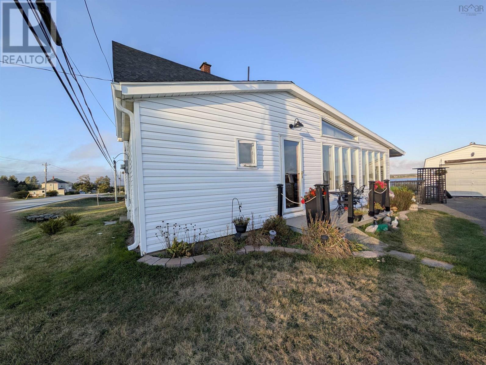 637 Highway 335, West Pubnico, NS B0W 3S0