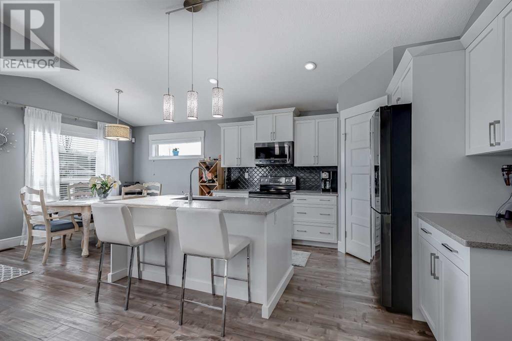 27 Henderson Cres NW, Penhold, AB T0M 1R0