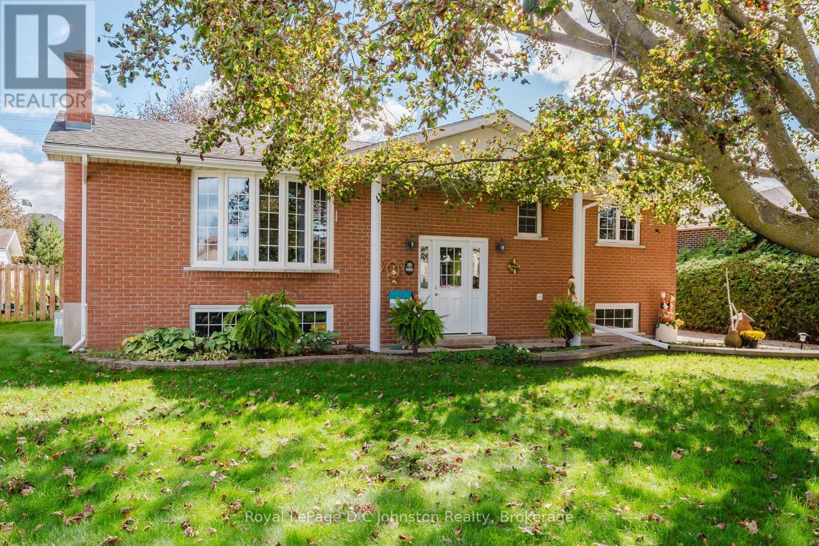 929 Wellington St, Saugeen Shores, ON N0H 2C3