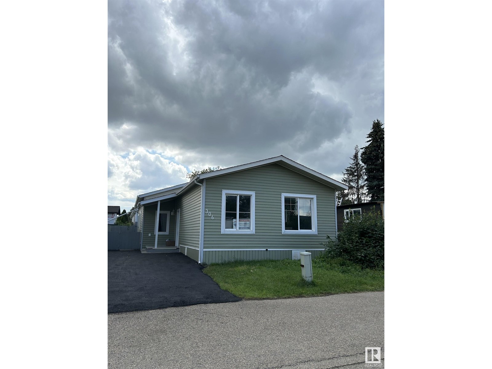 306 W Brooke Way NW, Edmonton, AB T5S 1T5
