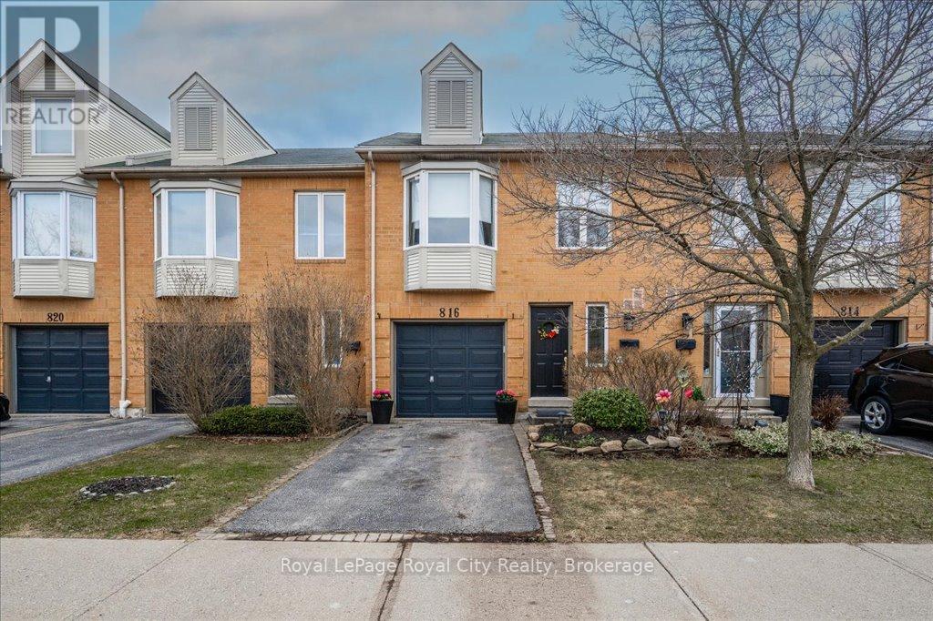 816 Village Green Blvd, Mississauga, ON L5E 3H8