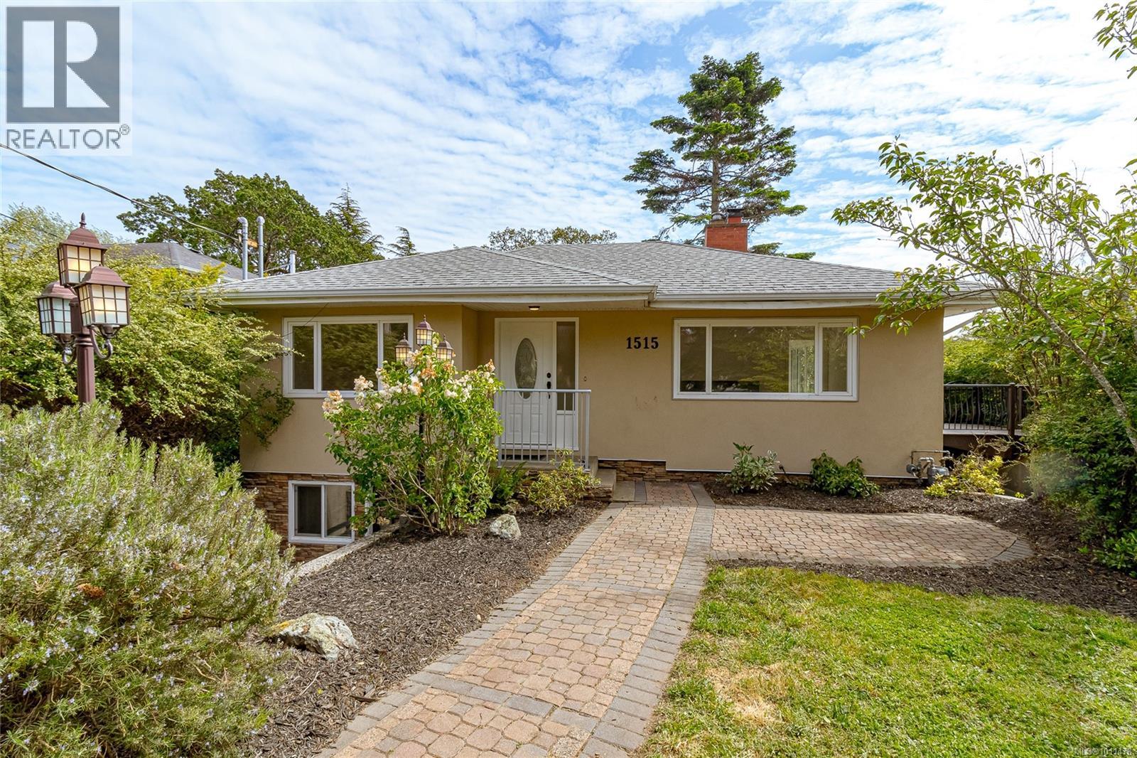 1515 Arrow Rd, Saanich, BC V8N 1C3
