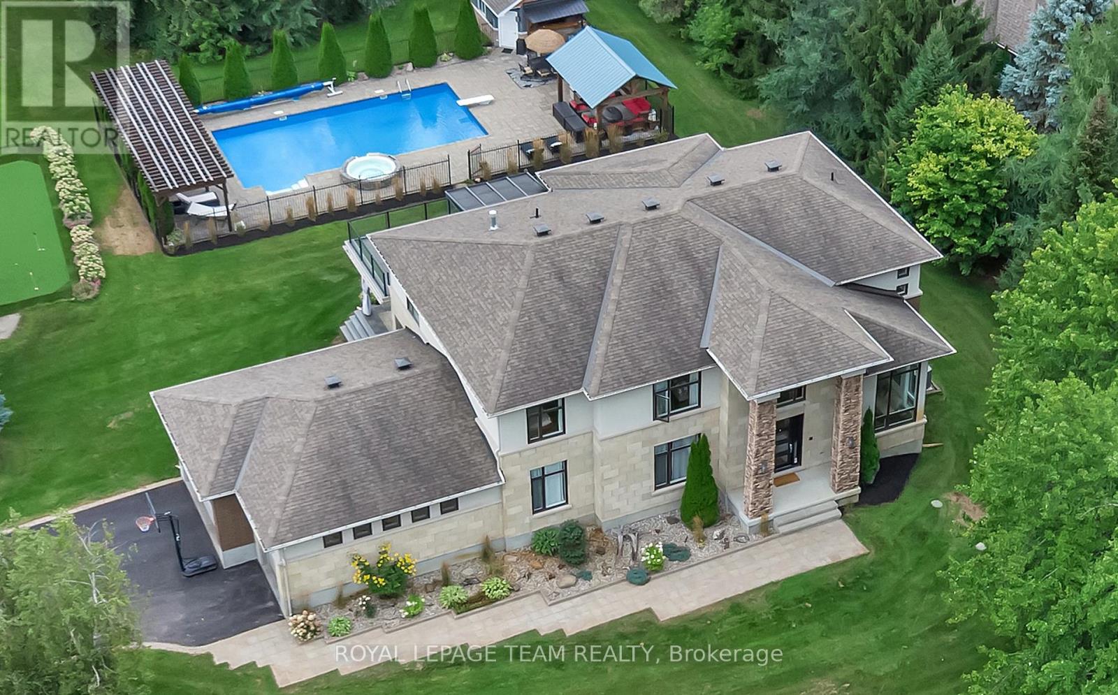 6290 Emerald Links Dr, Ottawa, ON K4P 1M4