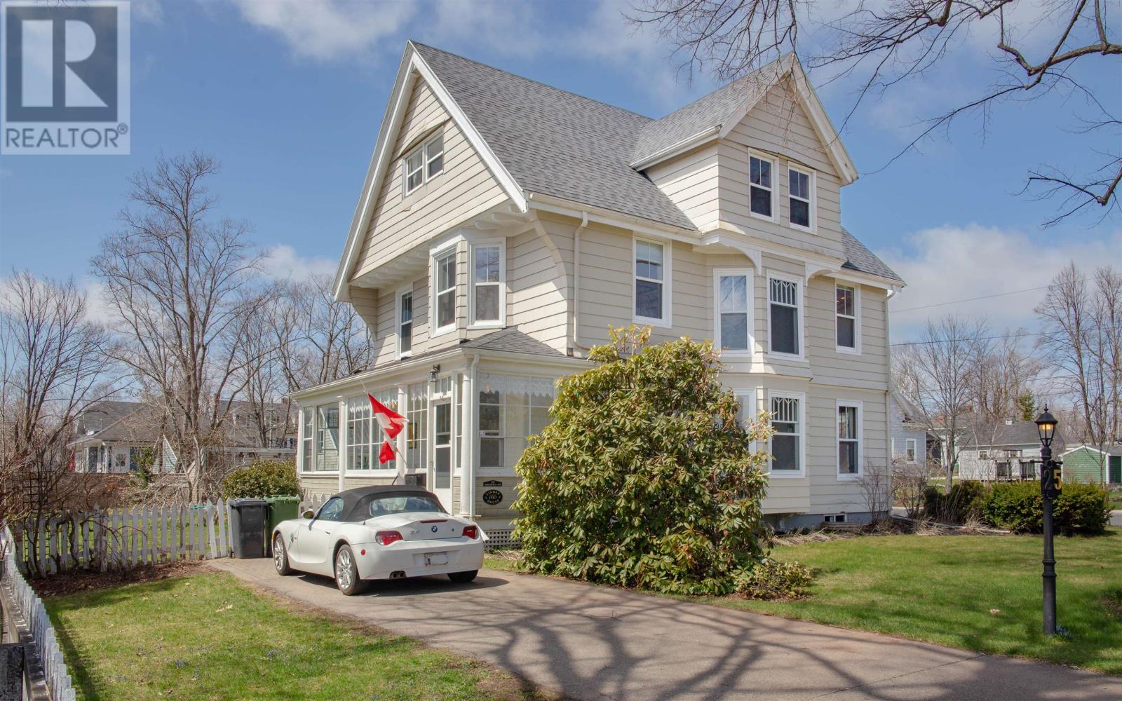 25 Greenfield Ave, Brighton, PE C1A 3N9