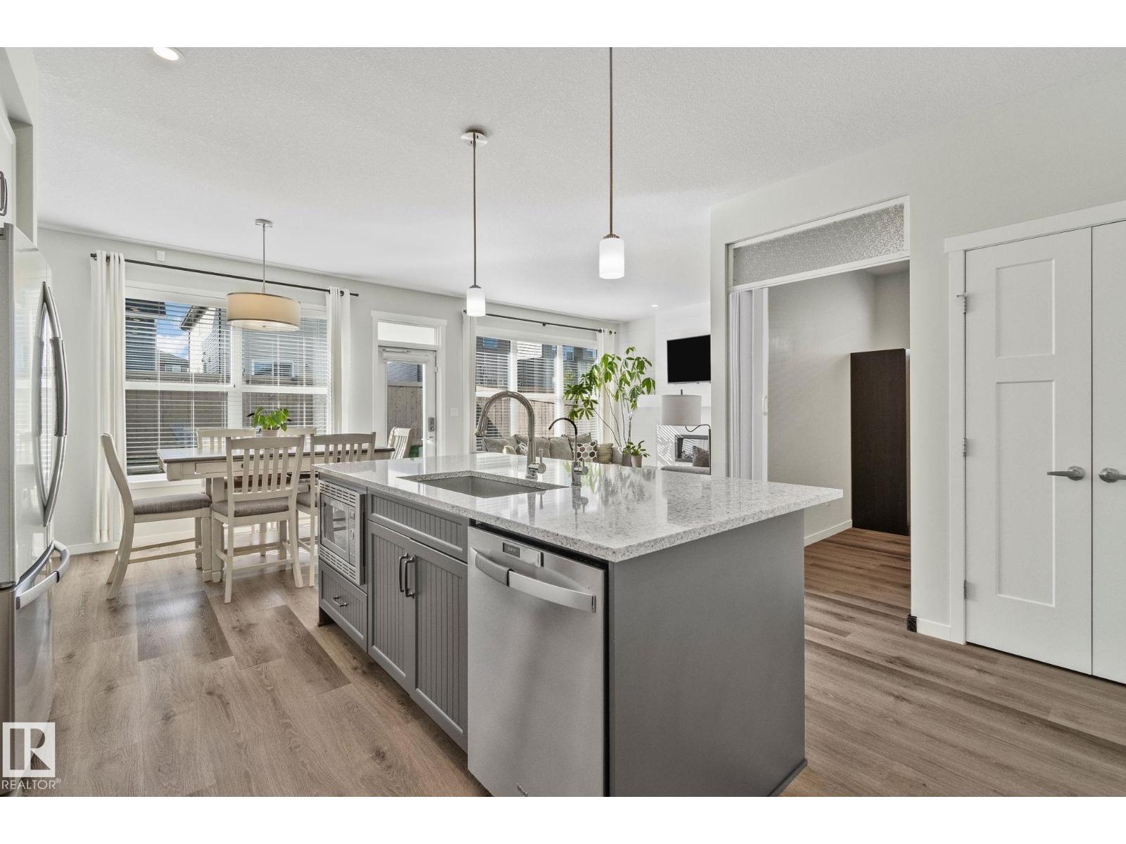 1093 Secord Promenade Pm NW, Edmonton, AB T5T 1N1