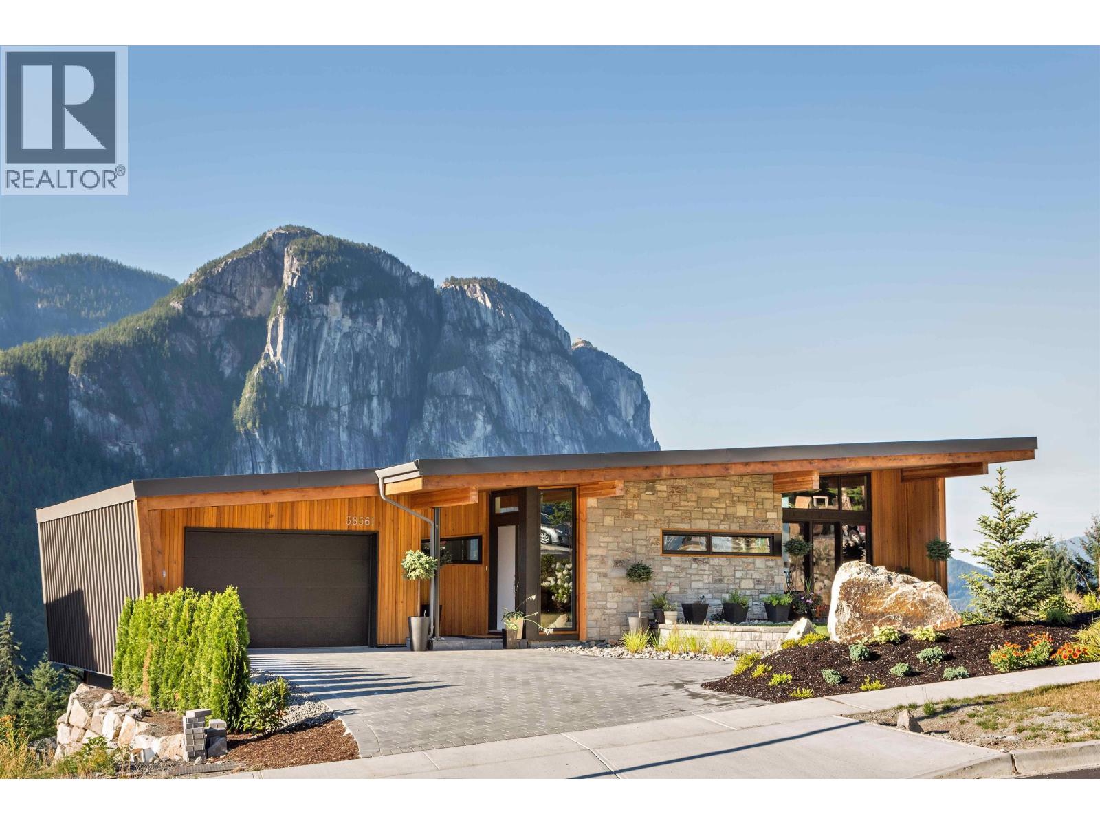 38561 Sky Pilot Dr, Squamish, BC V8B 0T6