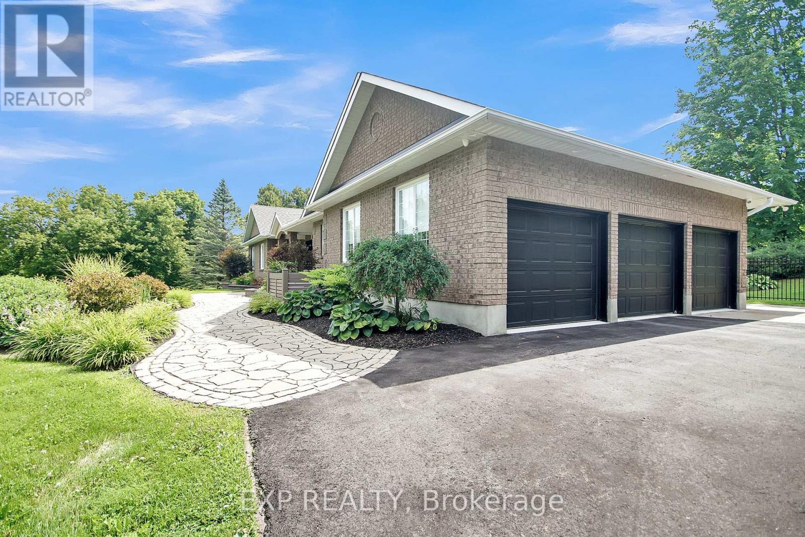 6202 Deermeadow Dr, Ottawa, ON K4P 1M9