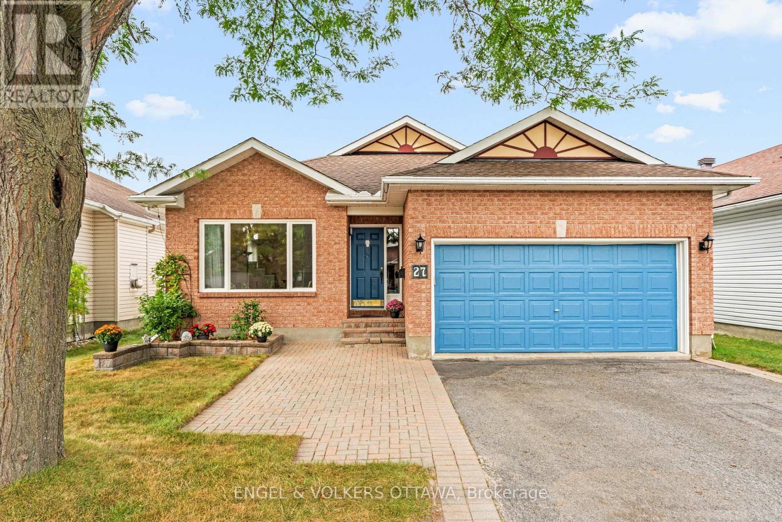 27 Mayford Ave, Ottawa, ON K2G 6A5