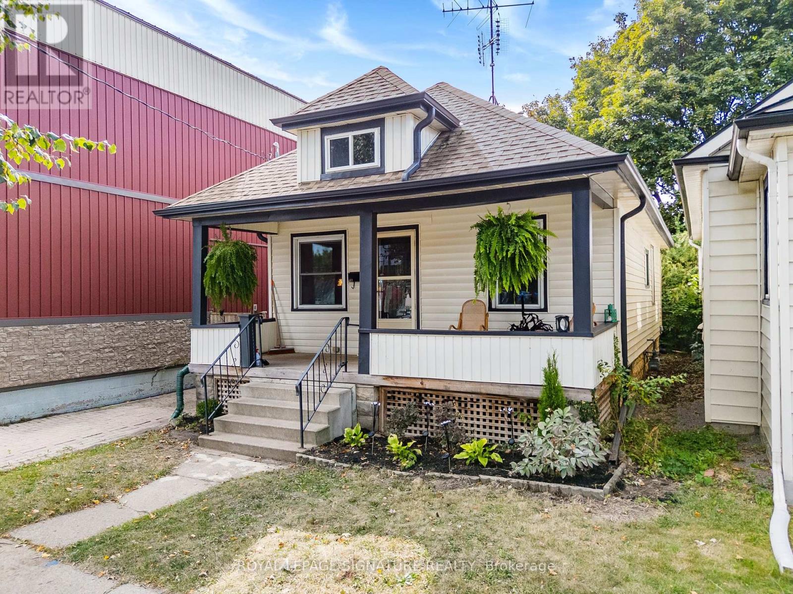 233 Lake St, St. Catharines, ON L2R 5Z5