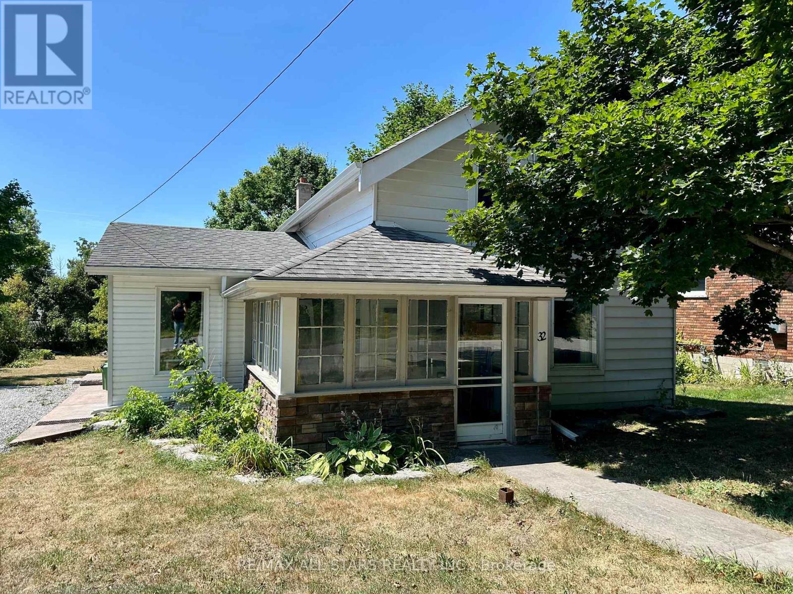 32 Bond St E, Kawartha Lakes, ON K0M 1N0
