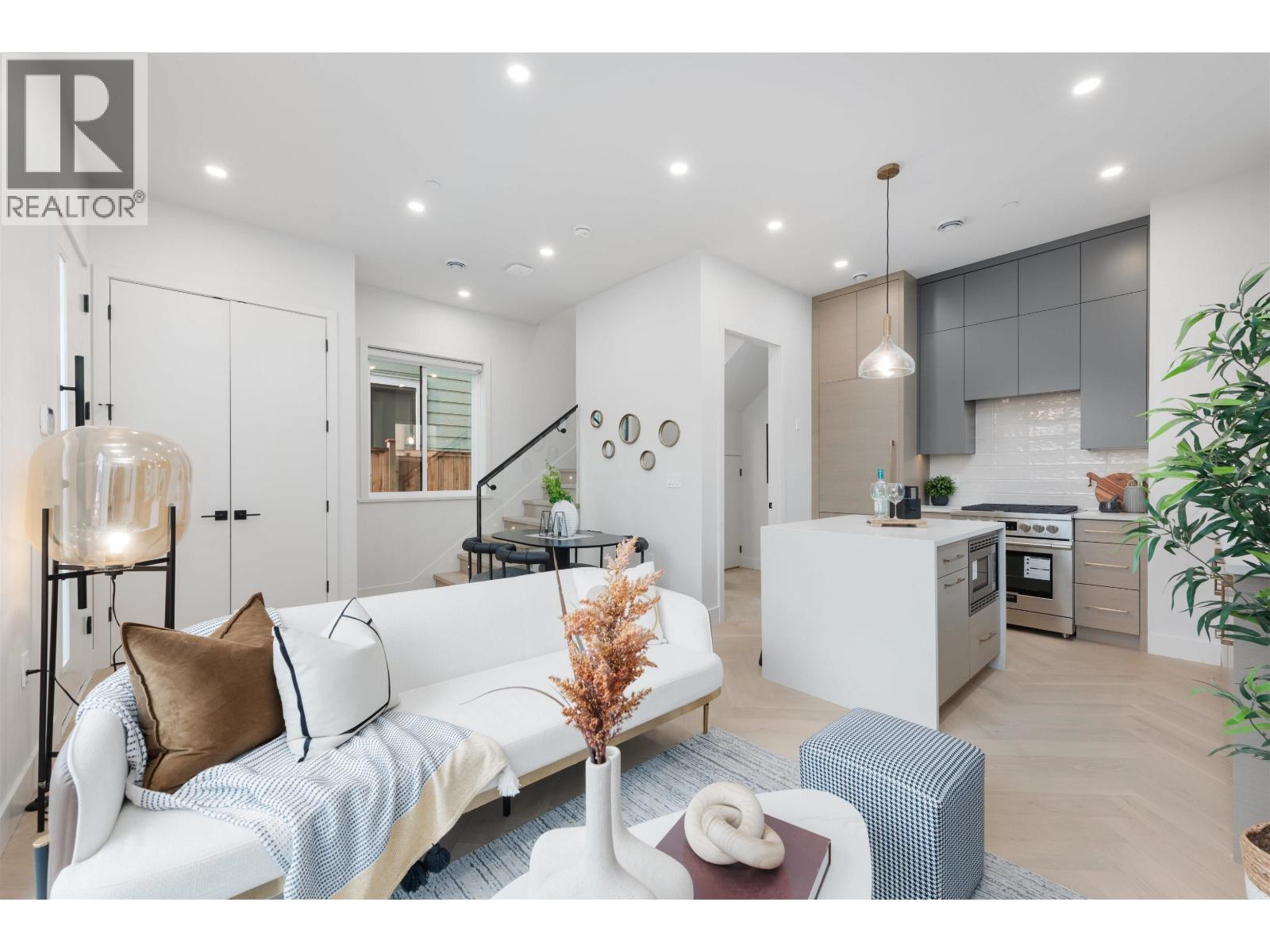 3351 Kaslo St, Vancouver, BC V5M 3H3