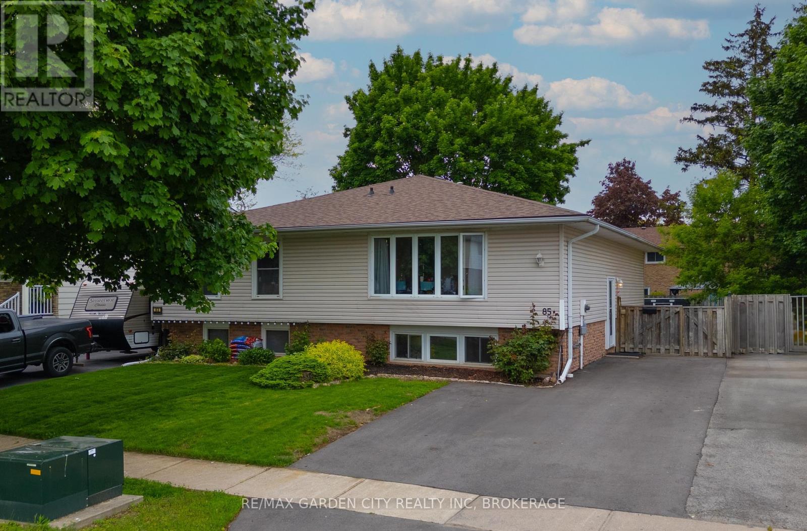85 Ventura Dr, St. Catharines, ON L2R 7H3