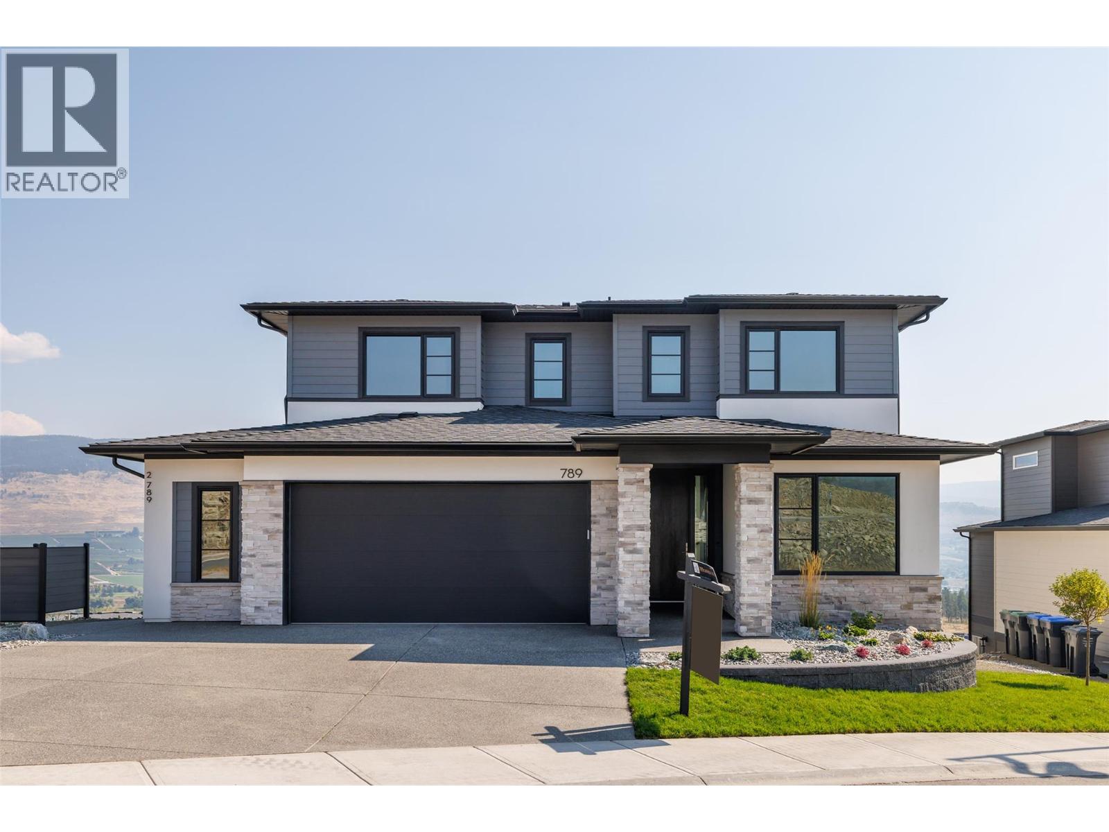 789 Carleton St, Kelowna, BC V1V 0A8